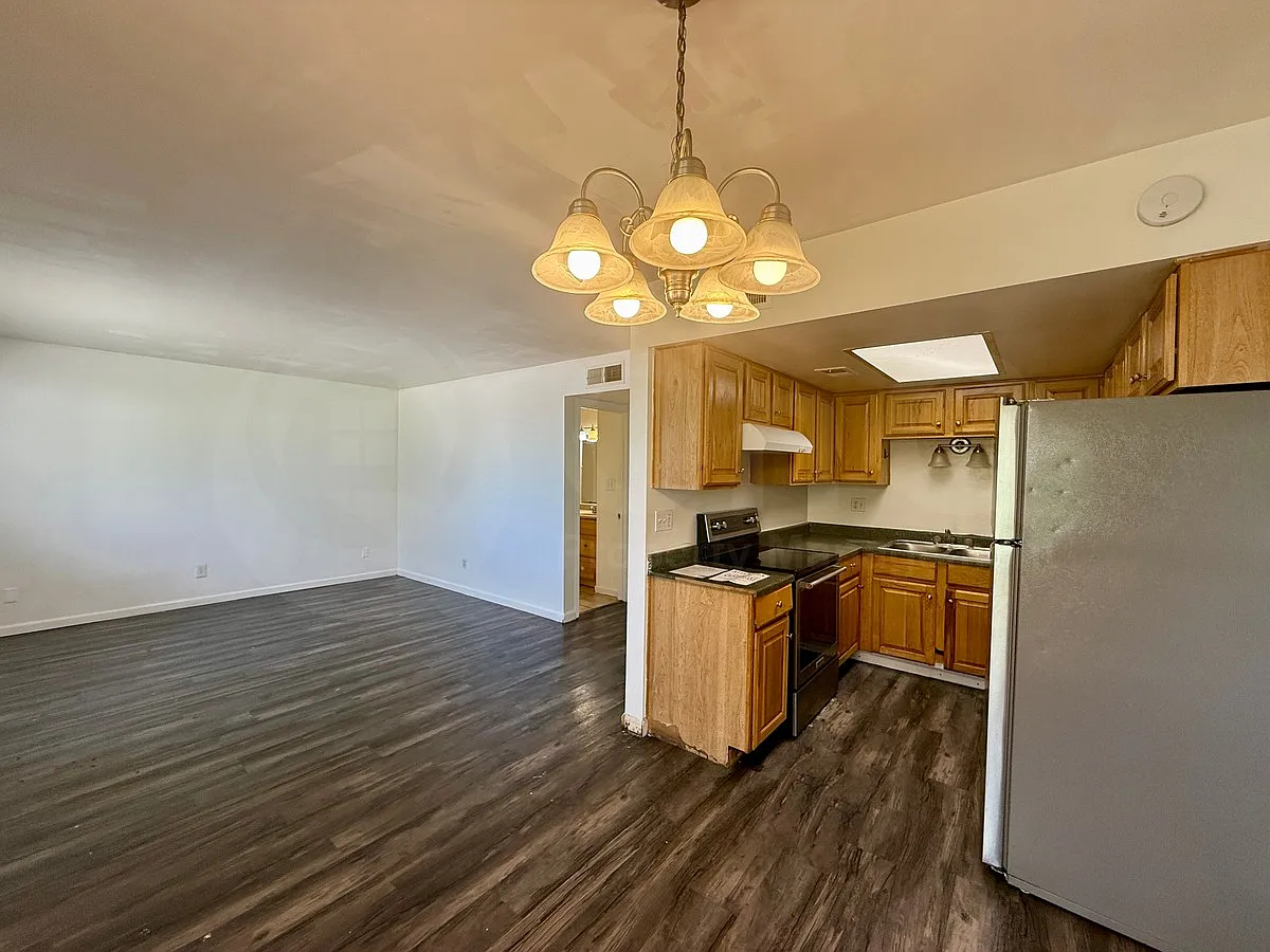 2021 W Hayward Ave — Photo 4