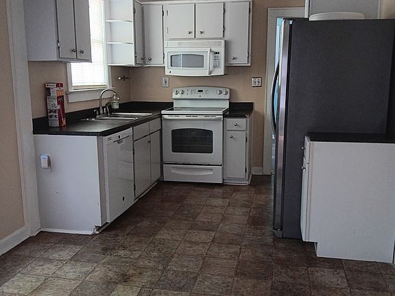 2nd image of 602 S Bonham Rd