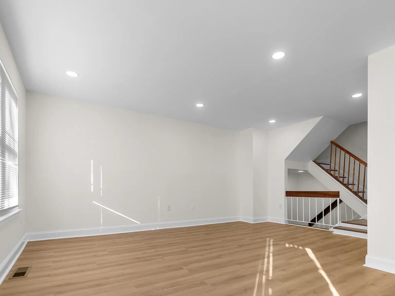 4 bed, 3.5 bath, 2200 sqft, $3,300 — Photo 3