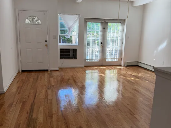 90 Stanhope Street image 1 of 5