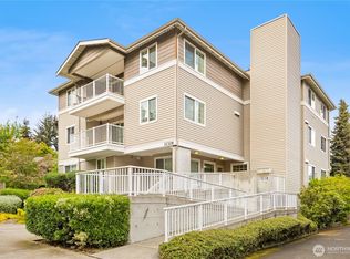 11326 3rd Ave NE APT 301, Seattle, WA 98125
