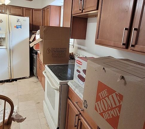 3rd image of 2747 W Lunt Ave