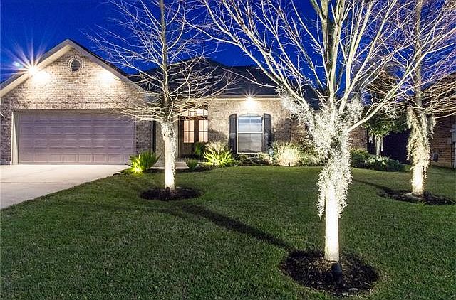 1st image of 206 W Pin Oak Dr