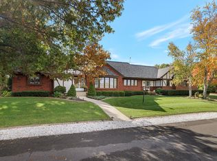 5 Lake Park Rd, Champaign, IL 61822