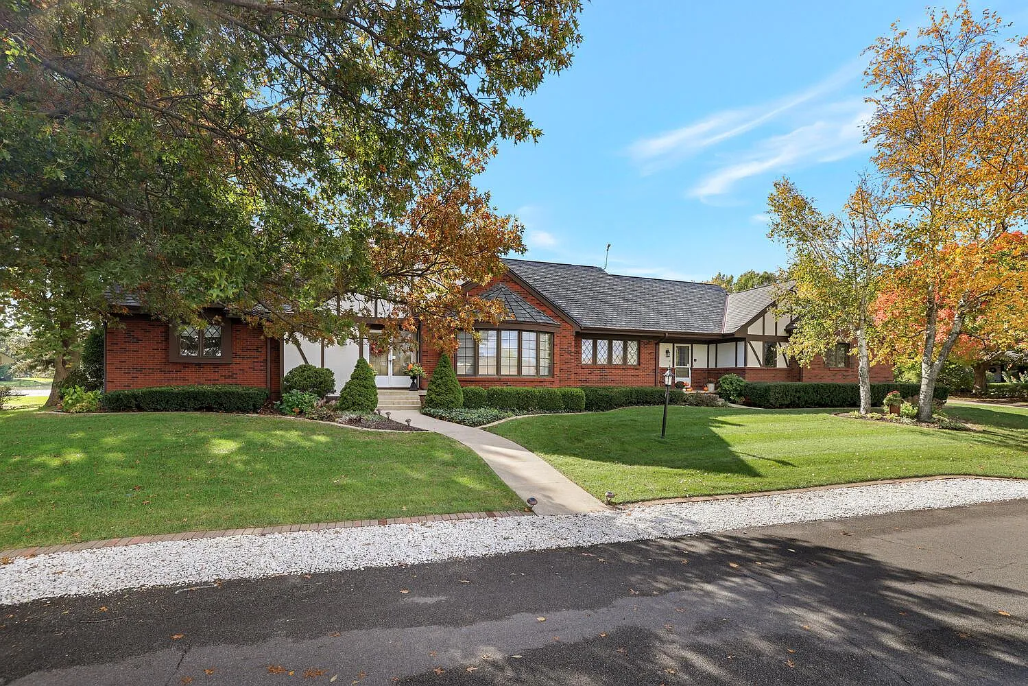 5 Lake Park Rd photo 1