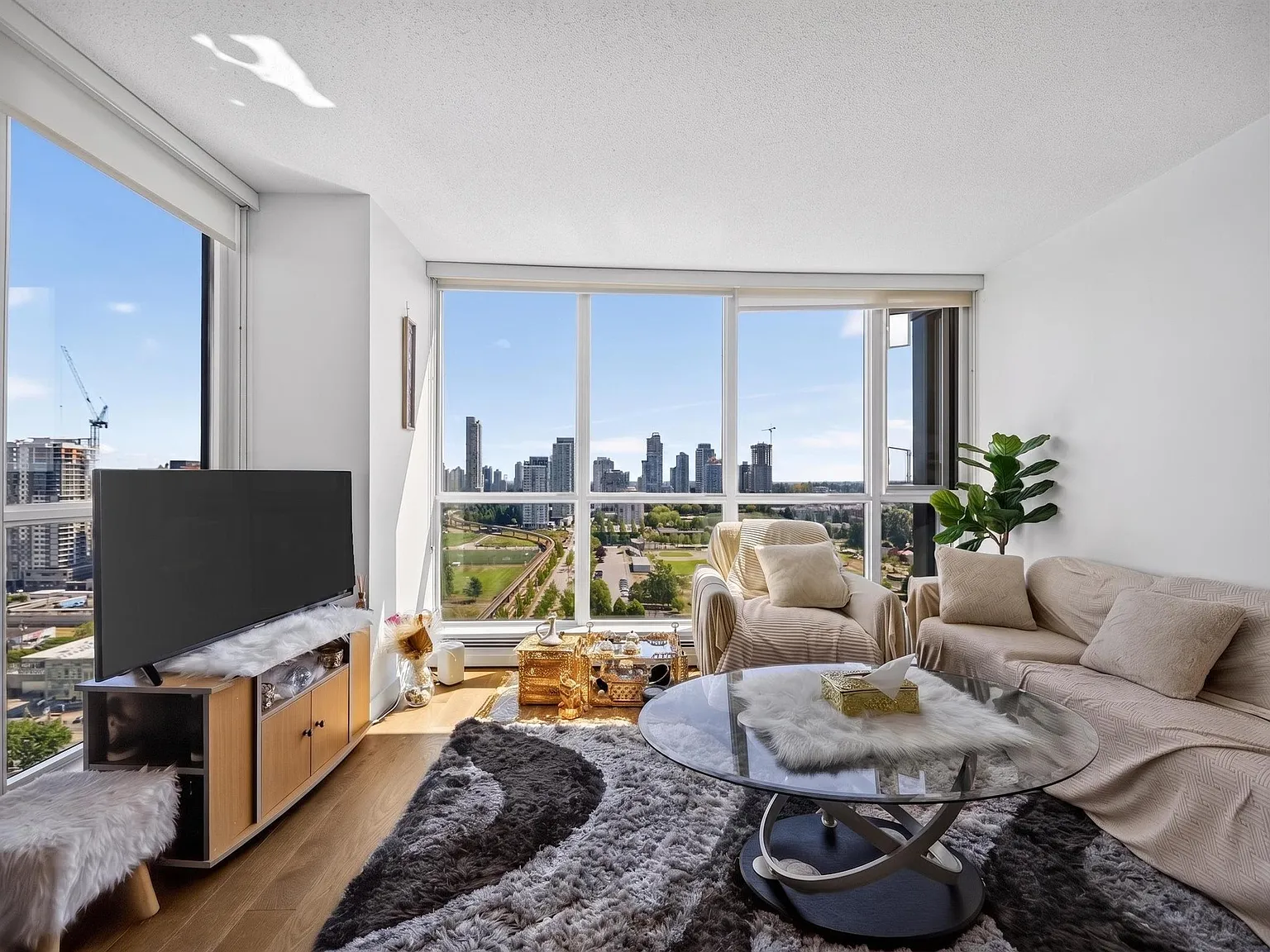 2 bed, 743 sqft, $2,300 — Photo 4