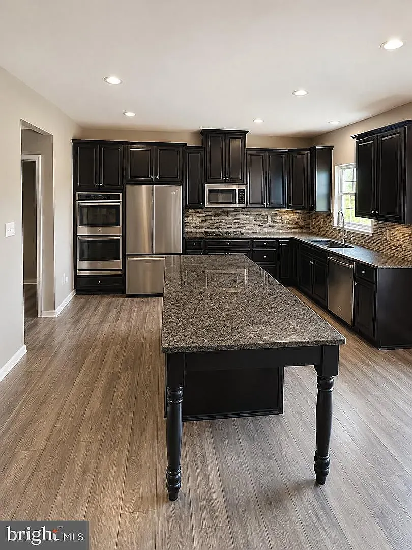 6 bed, 3775 sqft, $4,500 — Photo 3