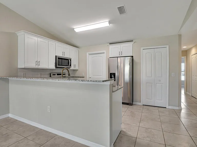 1014 Diplomat Pkwy W — Photo 5