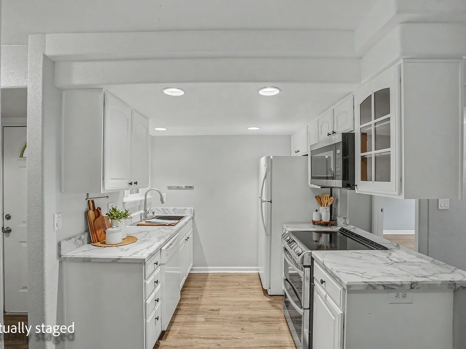 3 bed, 2.5 bath, 1383 sqft, $2,295 — Photo 3