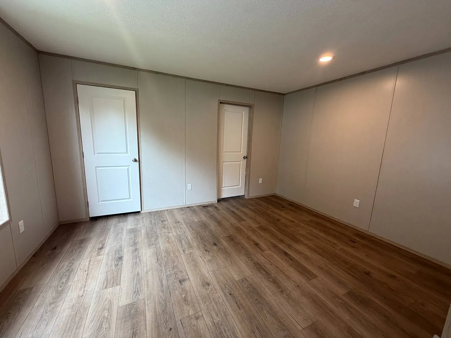 3 bed, 2.0 bath, 1056 sqft, $1,290 — Photo 4