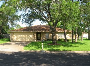 3503 Green Oaks Dr, Bryan, TX 77802