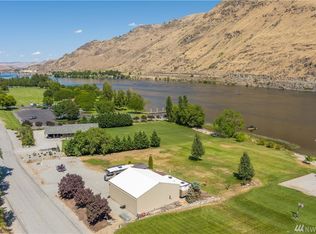 857 1st St, Chelan Falls, WA 98817