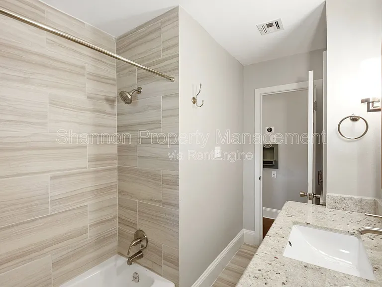 2207 Saxon Dr — Photo 24