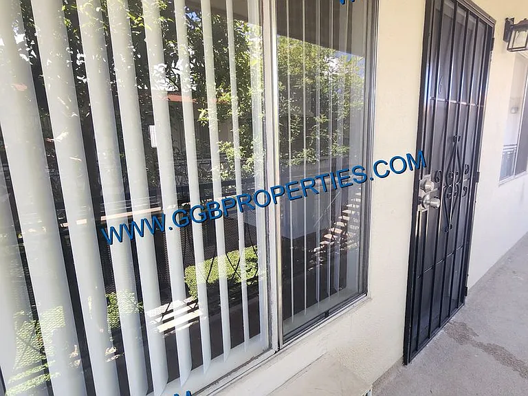 727-741 Orizaba Ave — Photo 23