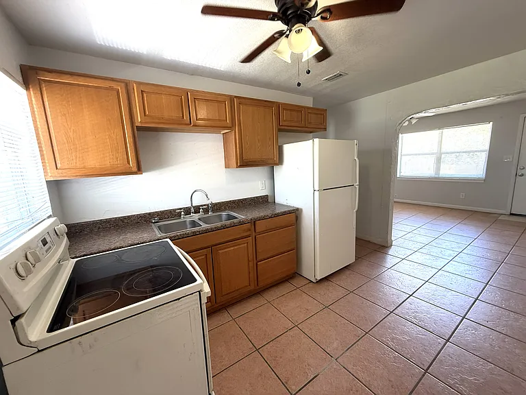 703 S Wilson Ave #203 — Photo 7