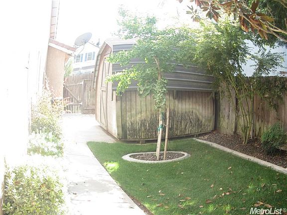 5th image of 2516 Yosemite Ave