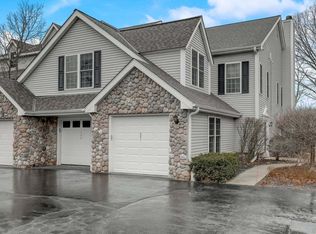 551 Lake Bluff Rd, Thiensville, WI 53092