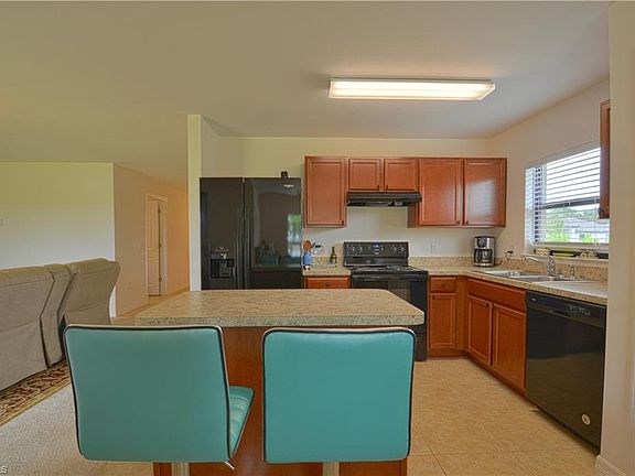 5th image of 450 Shadow Lakes Dr