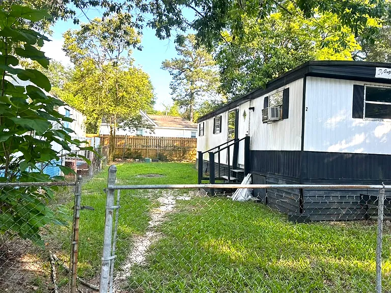 7015 Julia St — Photo 1