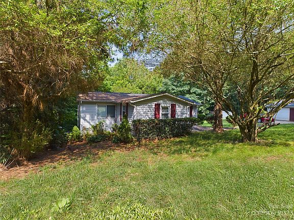 3rd image of 3049 Frazier Dr