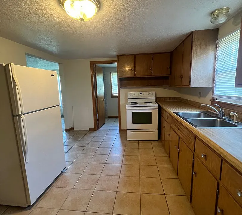 828 9th Ave N