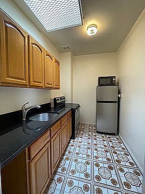 1st image of 1014 Lexington Ave #4A