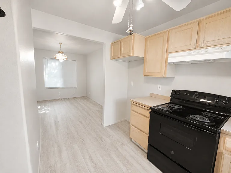 2950 NE Nikki Ct #D — Photo 4