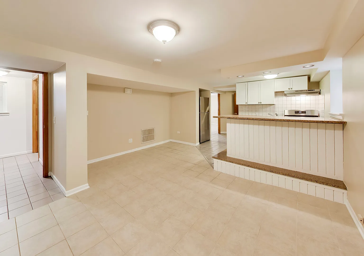 2 bed, 1025 sqft, $1,500 — Photo 2