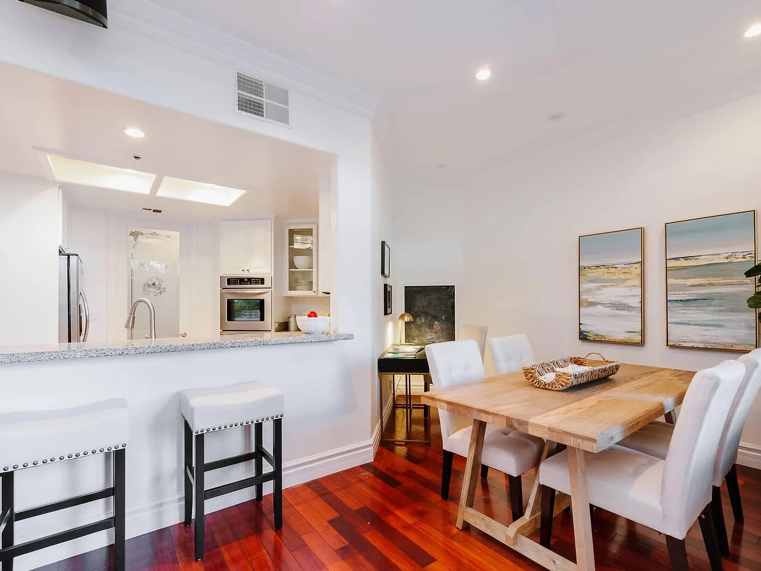 2 bed, 2.5 bath, 1584 sqft, $5,250 — Photo 3