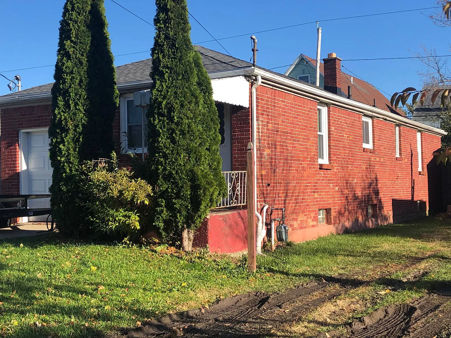 95 Huetter Ave — Photo 1