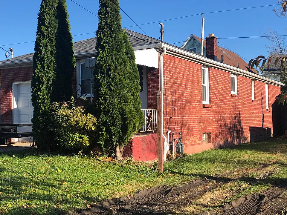 95 Huetter Ave