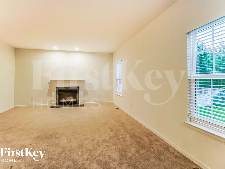 717 Wallace Dr — Photo 6