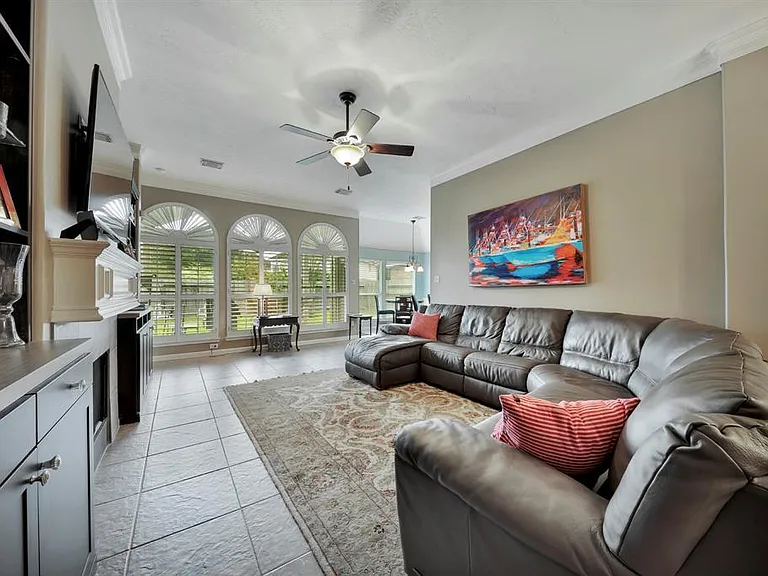 1111 Foxland Chase St — Photo 4
