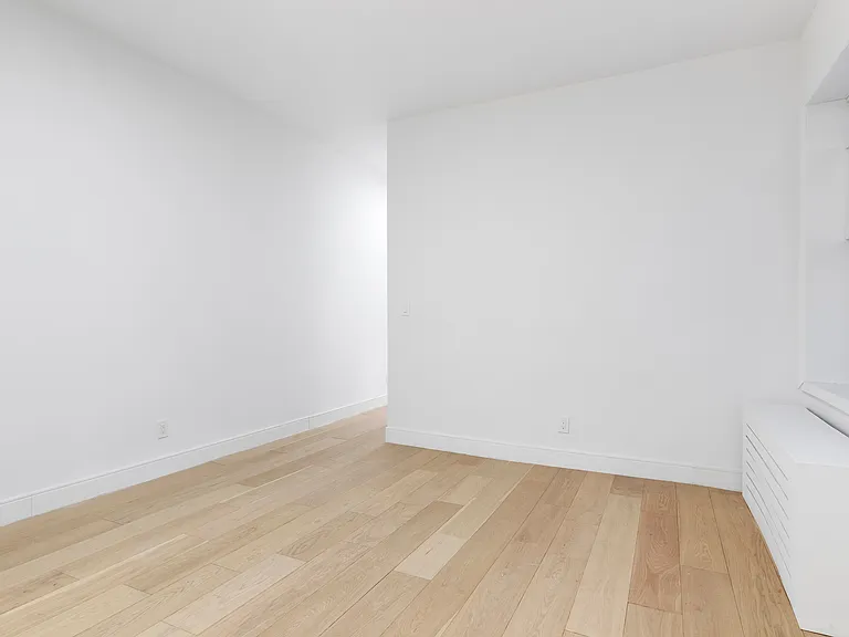 690 Riverside Dr #1C — Photo 3