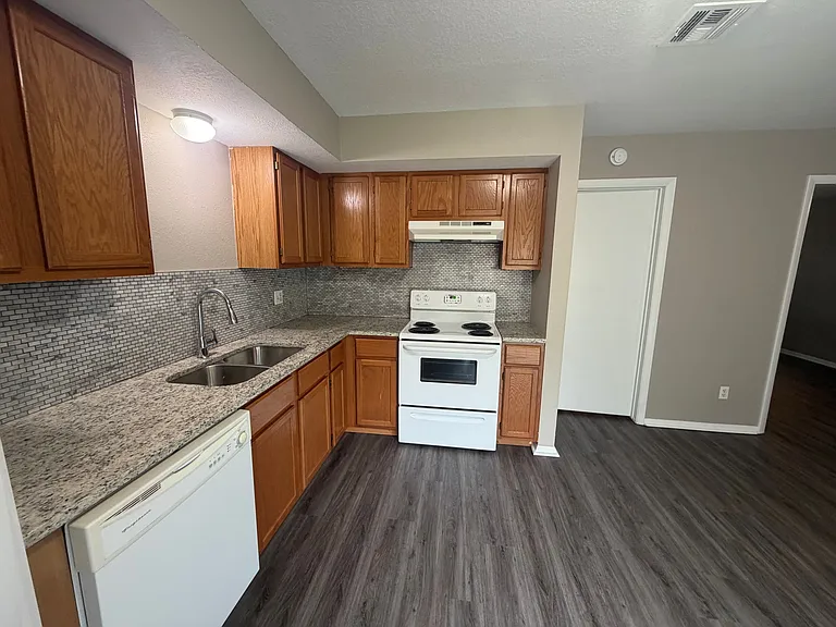 4919 S Oswego Ave — Photo 12