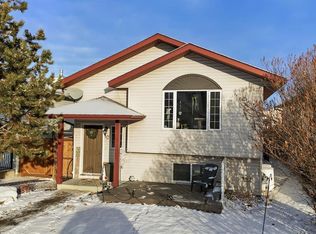 10 S Halsall St, Sylvan Lake, AB T4S1T4