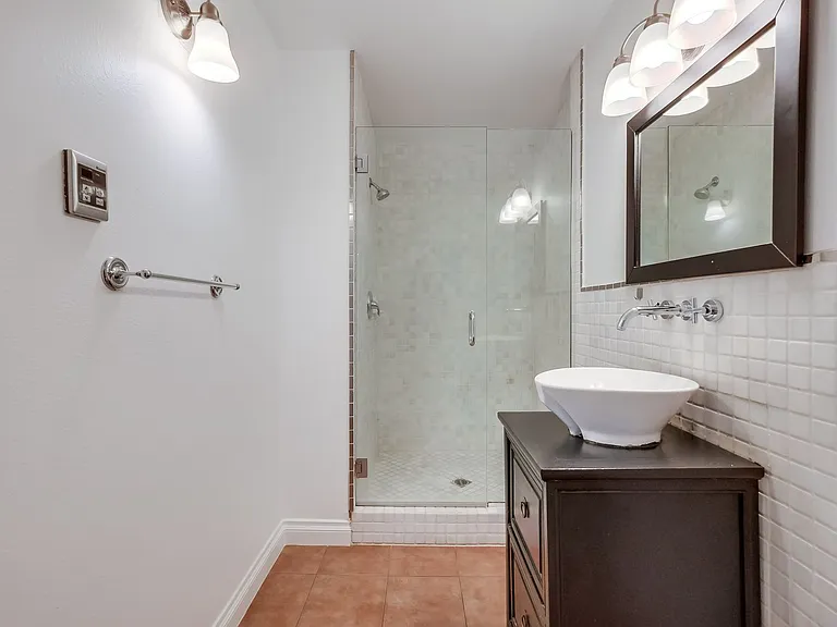1221 N Bronson Ave — Photo 30