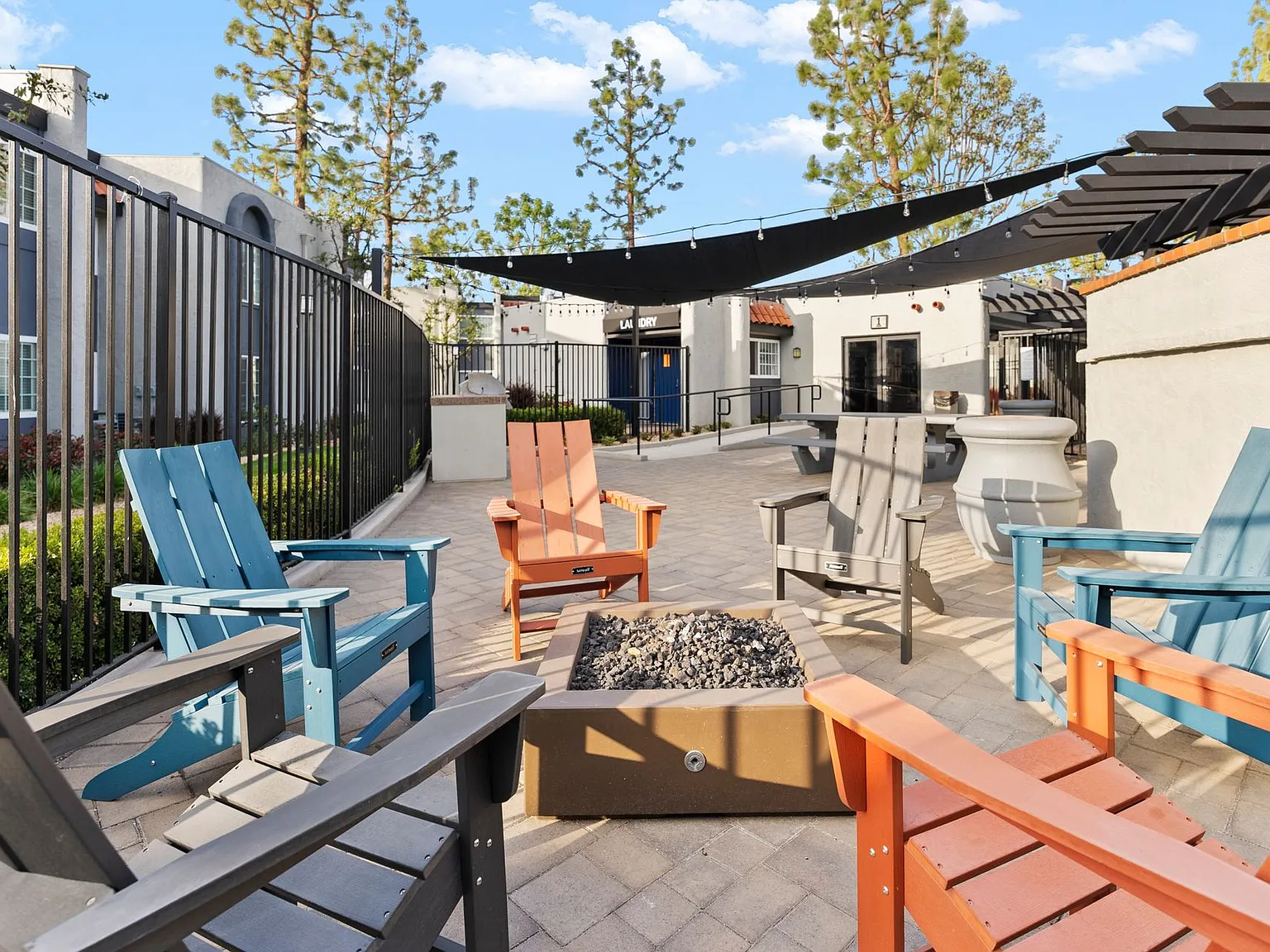 Sherwood Apartments — Photo 3