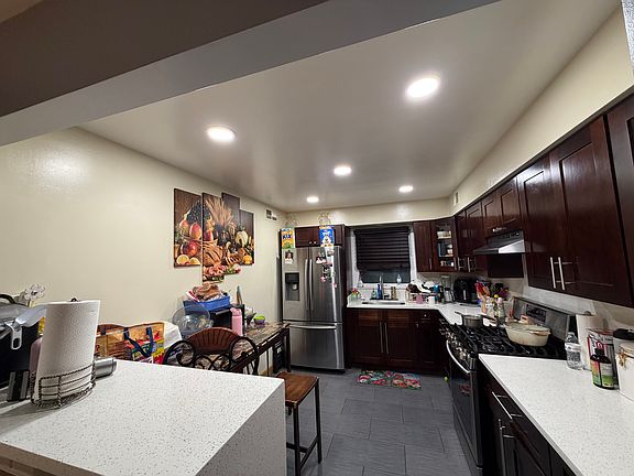 3rd image of 935 Oak St #2