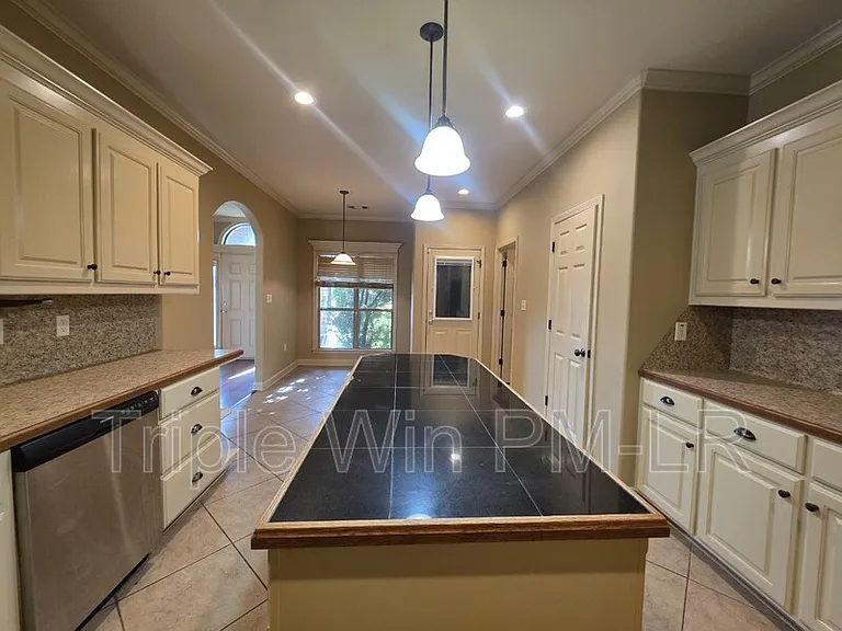 1901 Hidden Creek Dr — Photo 12
