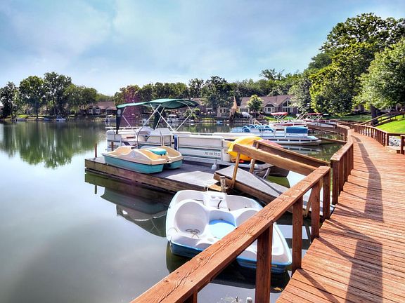 2nd image of 5020 Boardwalk Pl