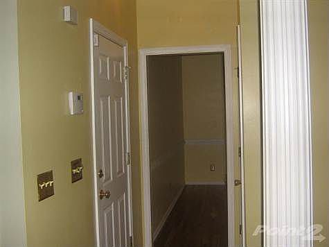 Door to lanudry room