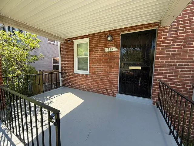 639 Emerson St NE — Photo 4