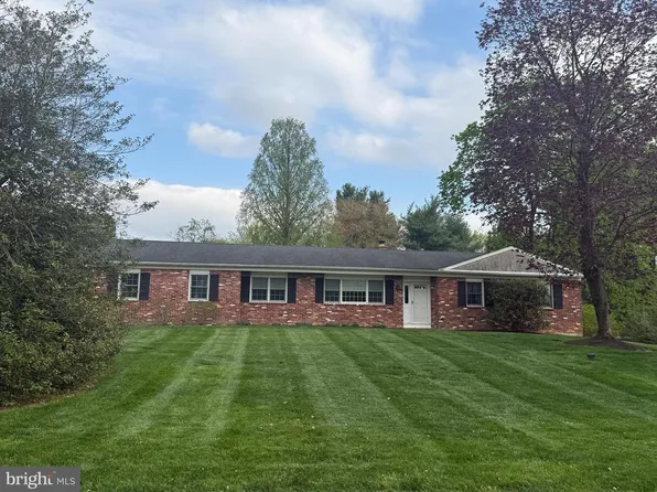 98 Valley Dr, Furlong, PA 18925