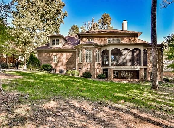 4th image of 7696 Turnberry Ln