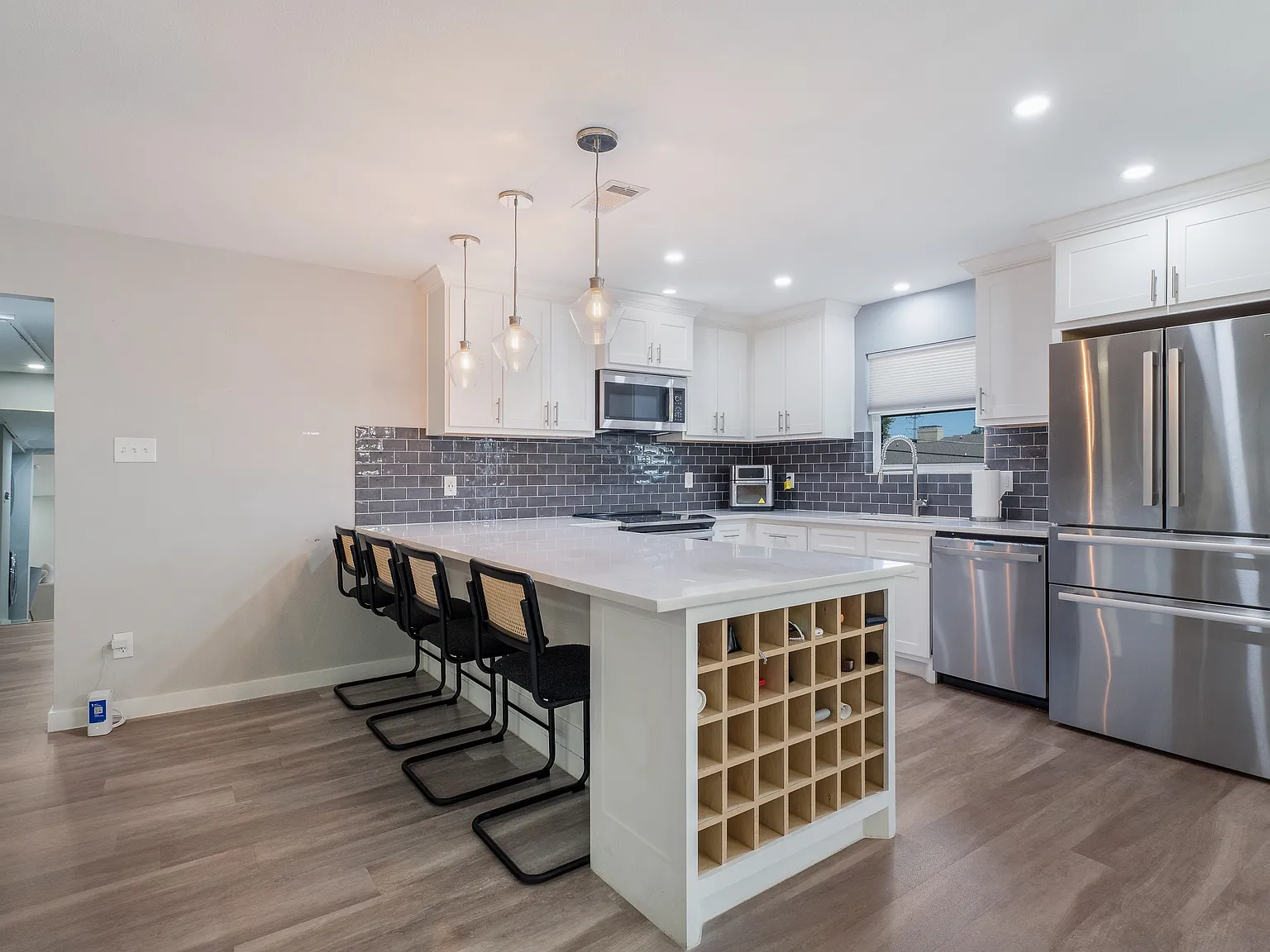 2 bed, 1307 sqft, $2,400 — Photo 3