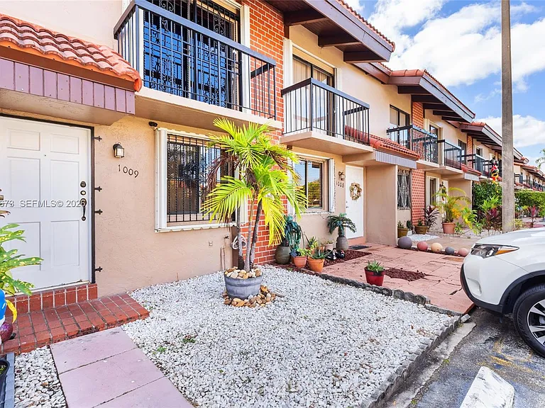 1911 SW 107th Ave #1009 — Photo 10