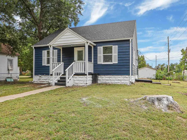 339 W 12th St, Junction City, KS 66441