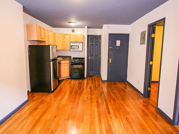 2nd image of 512 E 5th St APT 15