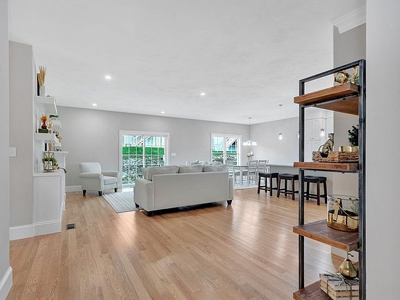 3rd image of 8 Weber Farm Rd #8